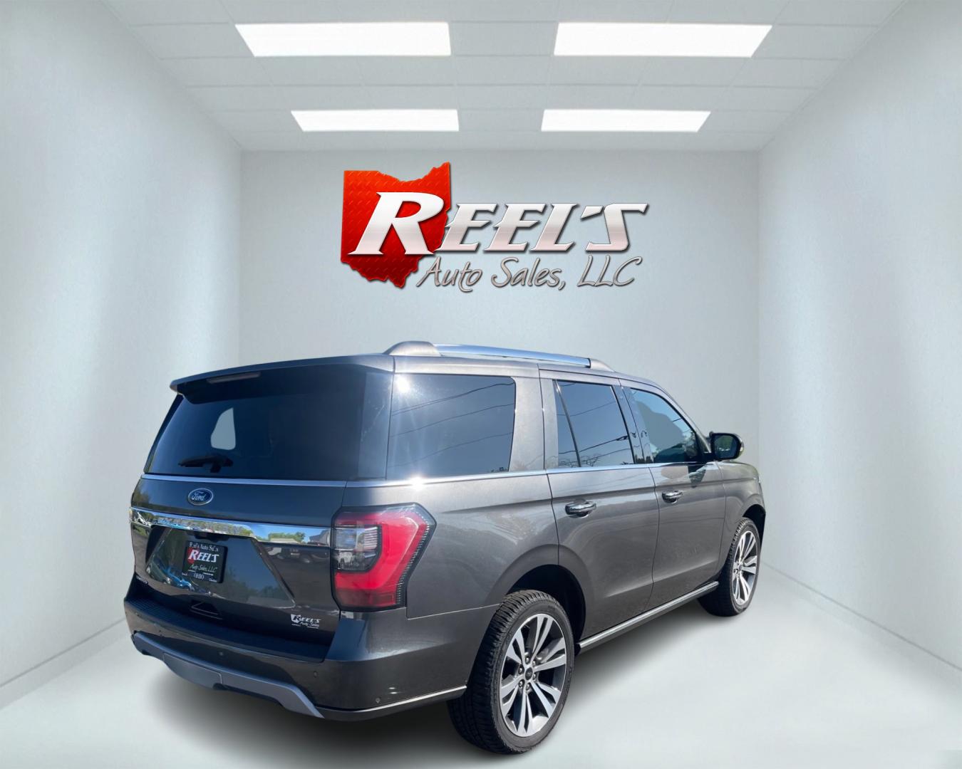 2021 Gray /Black Ford Expedition Limited 302A 4WD (1FMJU2AT0ME) with an 3.5L V6 DOHC 24V TWIN TURBO engine, 10 Speed Auto transmission, located at 11115 Chardon Rd. , Chardon, OH, 44024, (440) 214-9705, 41.580246, -81.241943 - Photo#5